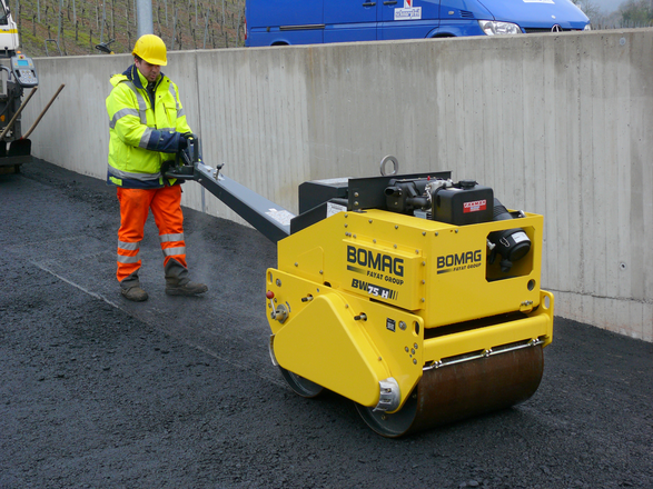 Compactador vibratório BW 75 H para compactação de solo e asfalto BOMAG